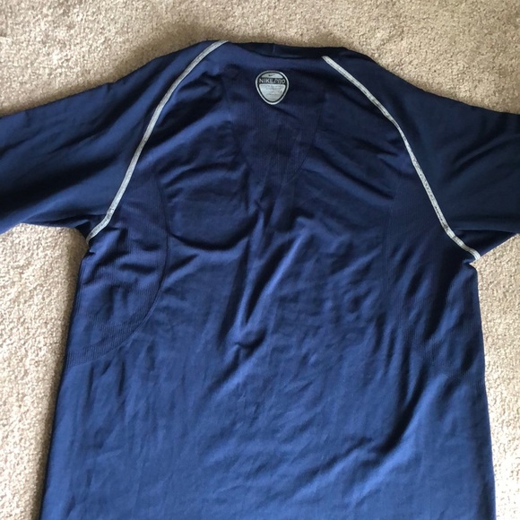 NIKE pro workout shirt - Picture 4 of 4